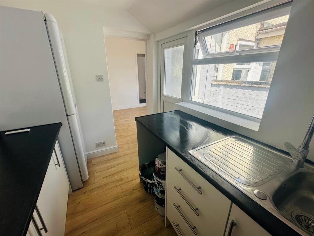 2 bed Mid Terraced House for rent in Bermuda. From Pointons - Nuneaton