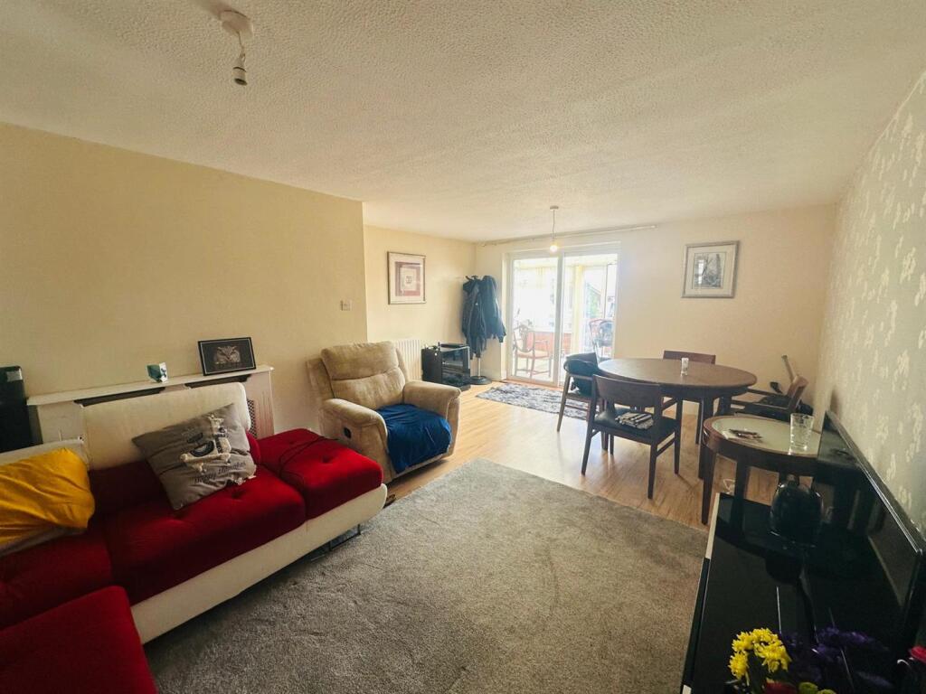 3 bed Detached for rent in Hartshill. From Pointons - Nuneaton