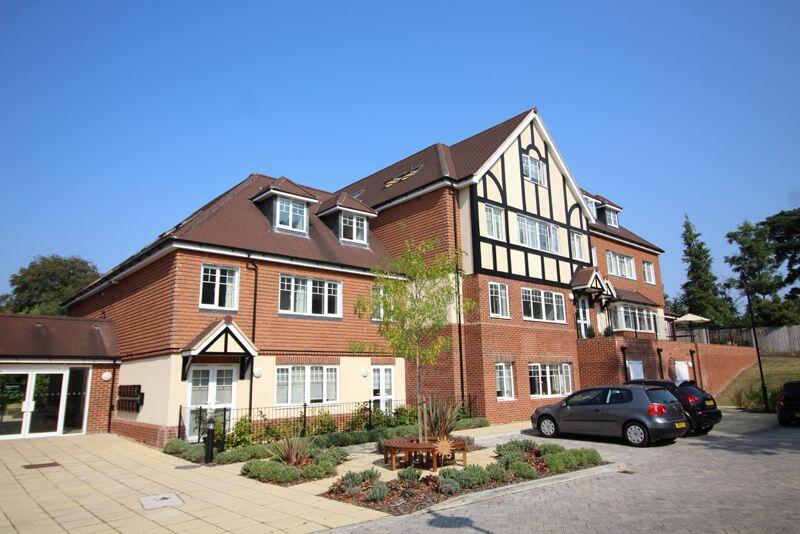 2 bed Flat for rent in Farleigh. From Pollard Machin
