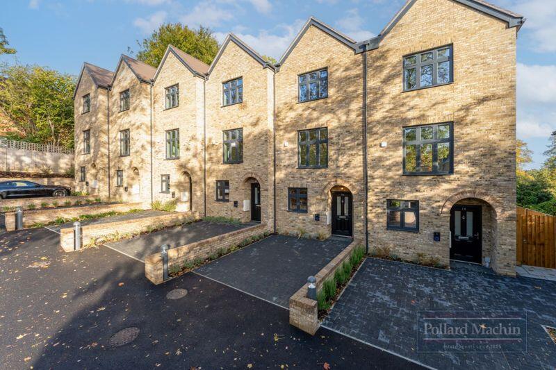 4 bed Mid Terraced House for rent in Croydon. From Pollard Machin - Sanderstead