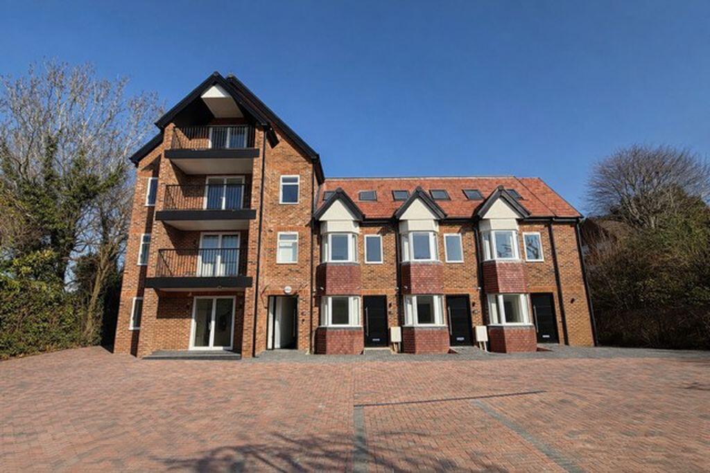 2 bed 1st Floor Flat for rent in Whyteleafe. From Pollard Machin - Sanderstead 2 bed 1st Floor Flat for rent in Whyteleafe. From Pollard Machin - Sanderstead