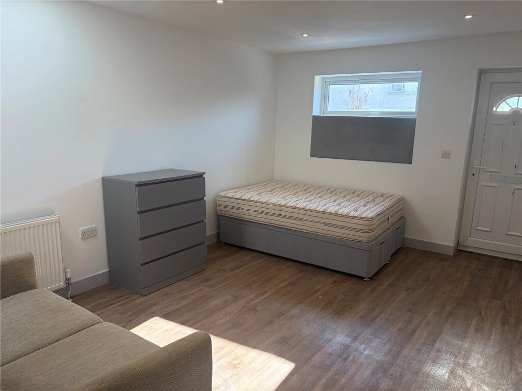 4 bed Apartment for rent in Caterham. From Streets Ahead - Purley