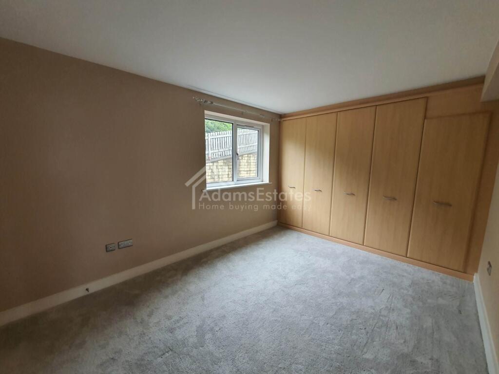 3 bed 1st Floor Flat for rent in Dewsbury. From Adams Estates - Dewsbury
