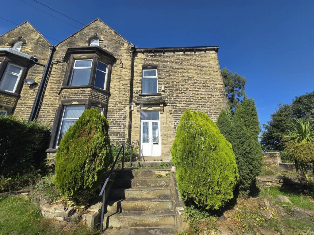 4 bed 1st Floor Flat for rent in Dewsbury. From Adams Estates - Dewsbury 4 bed 1st Floor Flat for rent in Dewsbury. From Adams Estates - Dewsbury