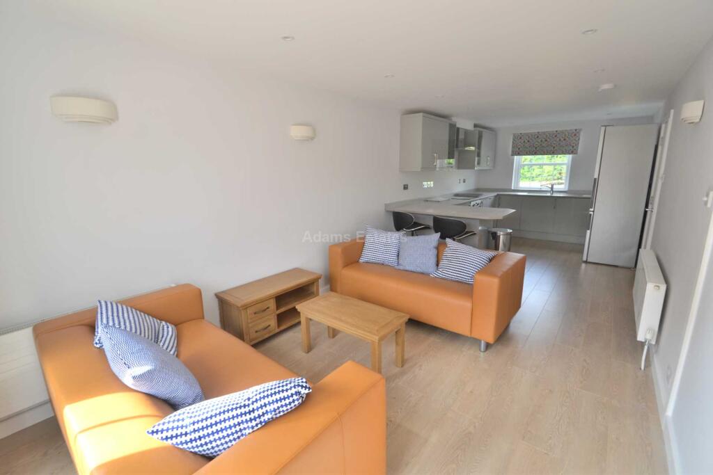 5 bed Mid Terraced House for rent in Reading. From Adams Estates - Reading