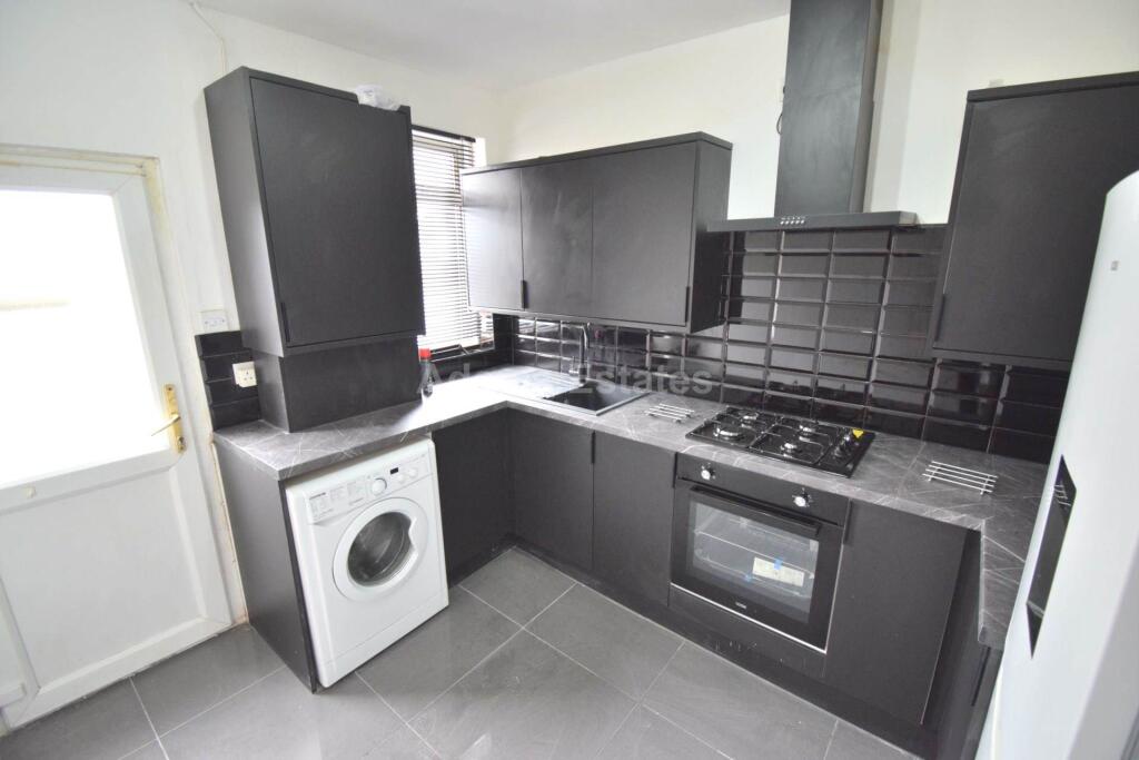 3 bed 1st Floor Flat for rent in Reading. From Adams Estates - Reading 3 bed 1st Floor Flat for rent in Reading. From Adams Estates - Reading