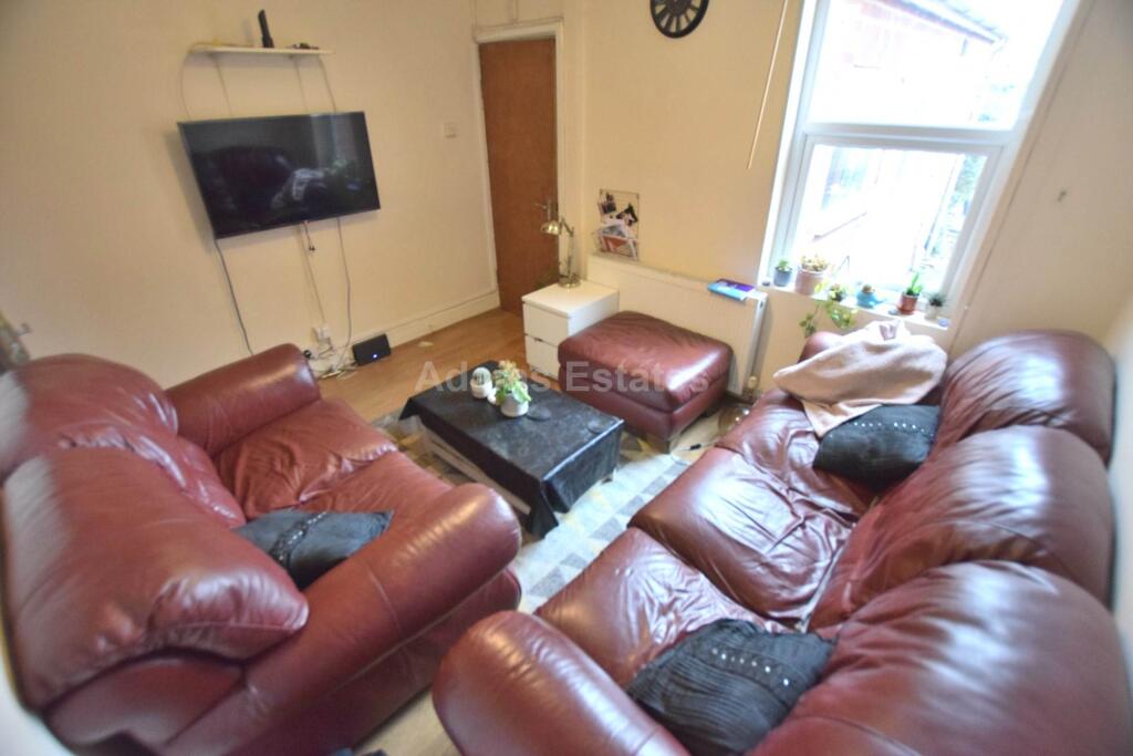 4 bed Mid Terraced House for rent in Reading. From Adams Estates - Reading