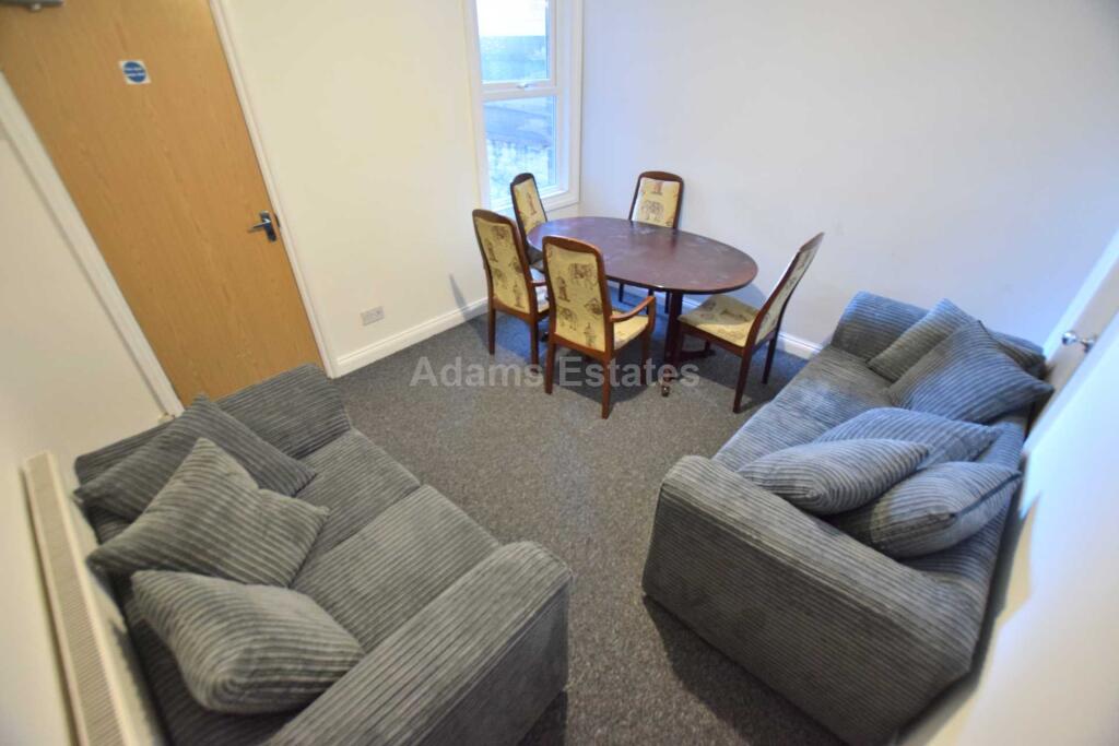 4 bed Mid Terraced House for rent in Reading. From Adams Estates - Reading
