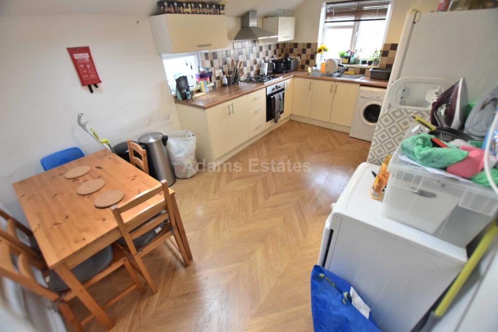 5 bed 1st Floor Flat for rent in Reading. From Adams Estates - Reading