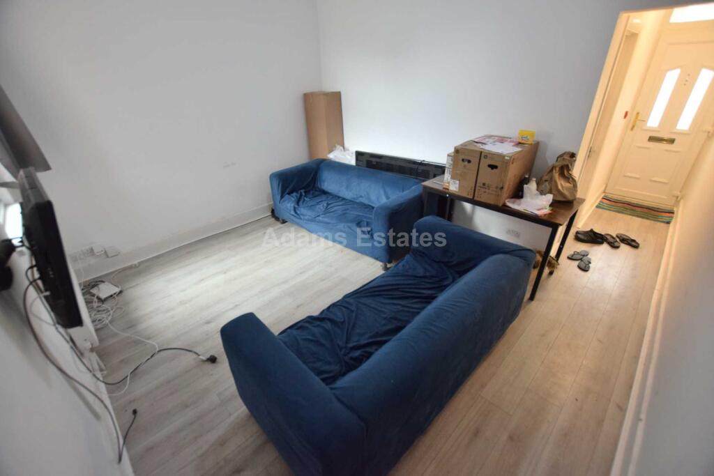 6 bed Mid Terraced House for rent in Reading. From Adams Estates - Reading