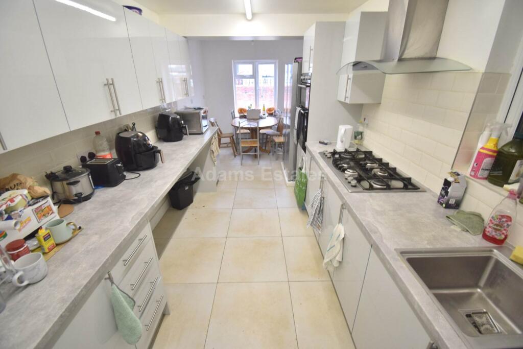 6 bed Mid Terraced House for rent in Reading. From Adams Estates - Reading