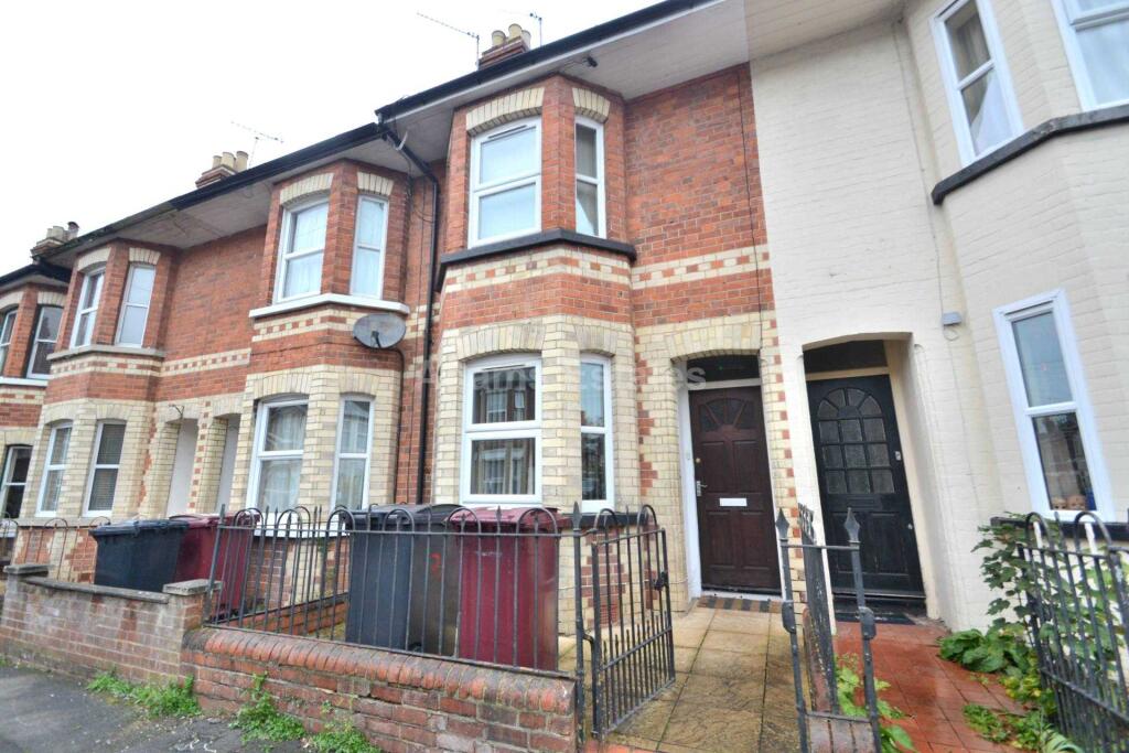 6 bed Mid Terraced House for rent in Shinfield. From Adams Estates - Reading