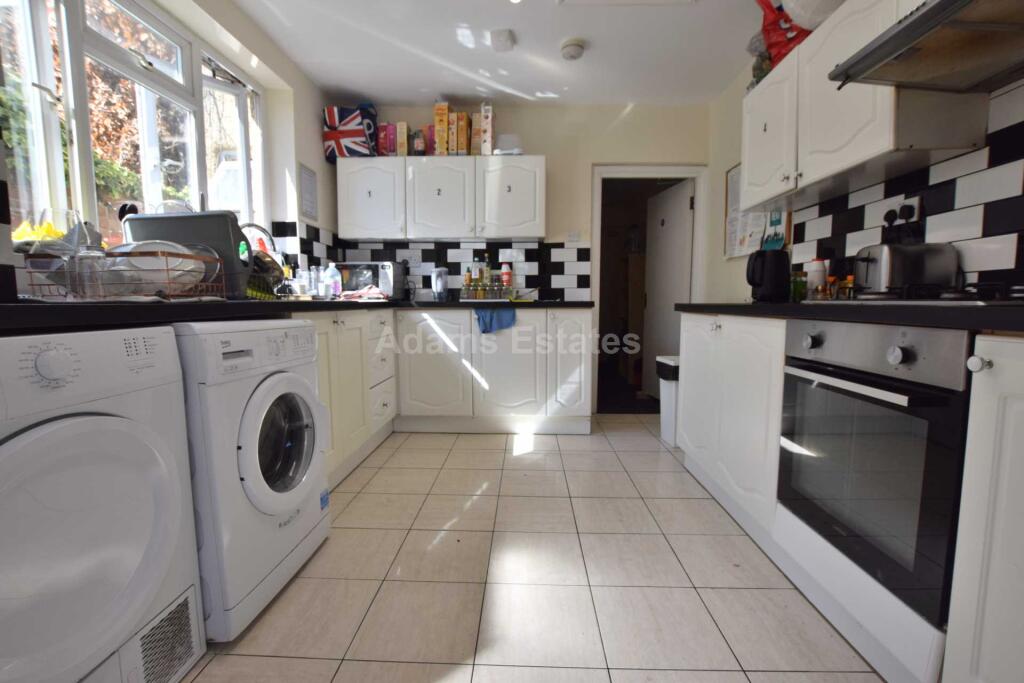 6 bed Town House for rent in Reading. From Adams Estates - Reading