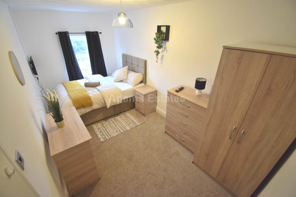 5 bed 1st Floor Flat for rent in Reading. From Adams Estates - Reading