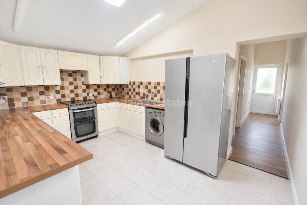 4 bed Semi Detached for rent in Shinfield. From Adams Estates - Reading