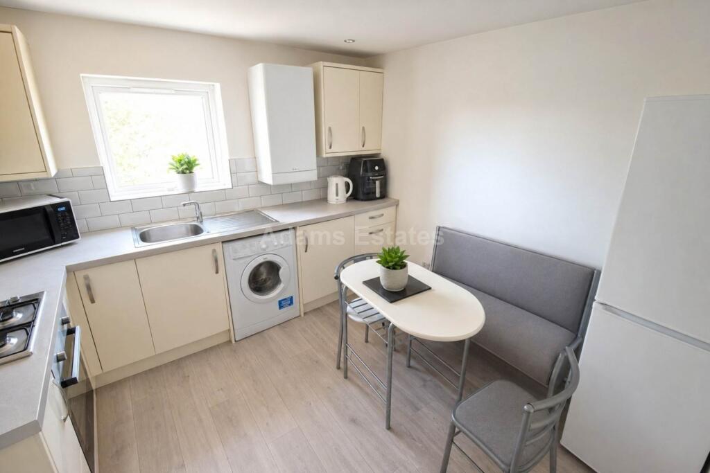 1 bed 1st Floor Flat for rent in Shinfield. From Adams Estates - Reading