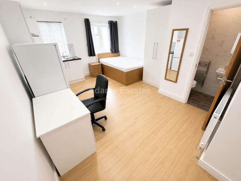 4 bed Studio for rent in Reading. From Adams Estates - Reading