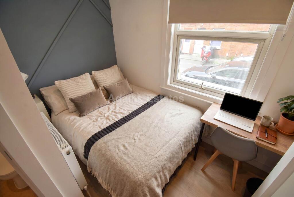 4 bed Studio for rent in Reading. From Adams Estates - Reading