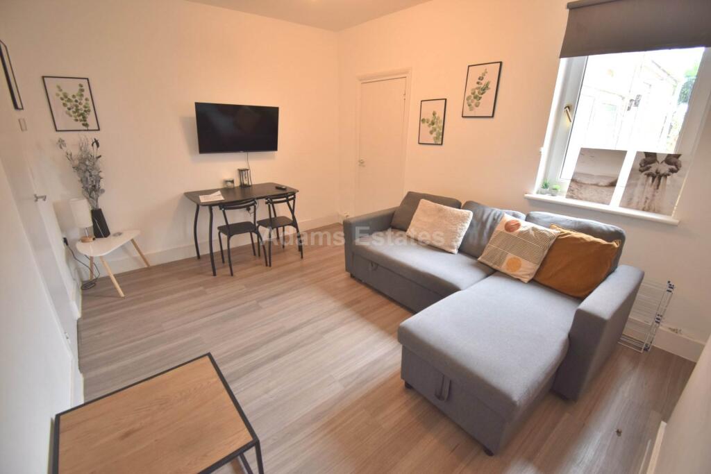 4 bed Mid Terraced House for rent in Reading. From Adams Estates - Reading 4 bed Mid Terraced House for rent in Reading. From Adams Estates - Reading