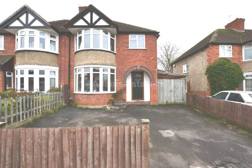 4 bed Studio for rent in Reading. From Adams Estates - Reading