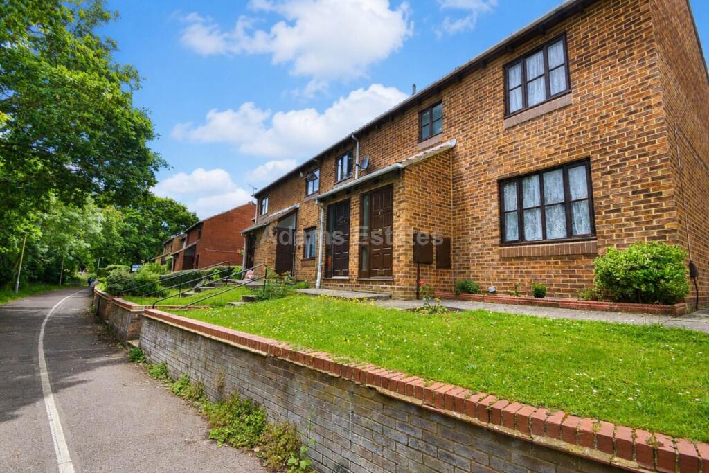 2 bed Mid Terraced House for rent in Sindlesham. From Adams Estates - Reading 2 bed Mid Terraced House for rent in Sindlesham. From Adams Estates - Reading