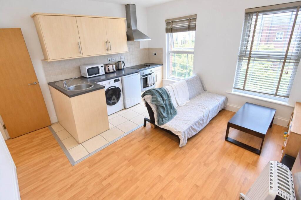 1 bed 1st Floor Flat for rent in Reading. From Adams Estates - Reading
