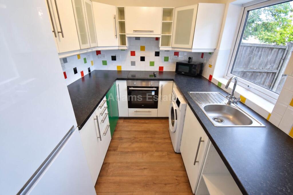 4 bed Mid Terraced House for rent in Shinfield. From Adams Estates - Reading 4 bed Mid Terraced House for rent in Shinfield. From Adams Estates - Reading