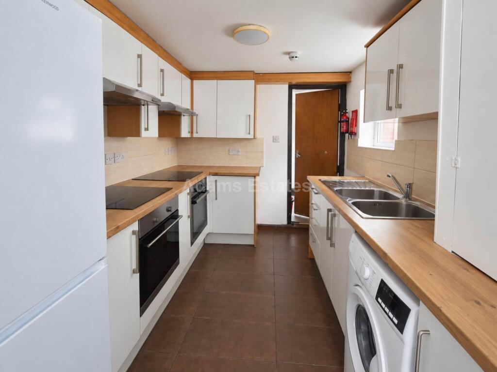 7 bed Mid Terraced House for rent in Reading. From Adams Estates - Reading