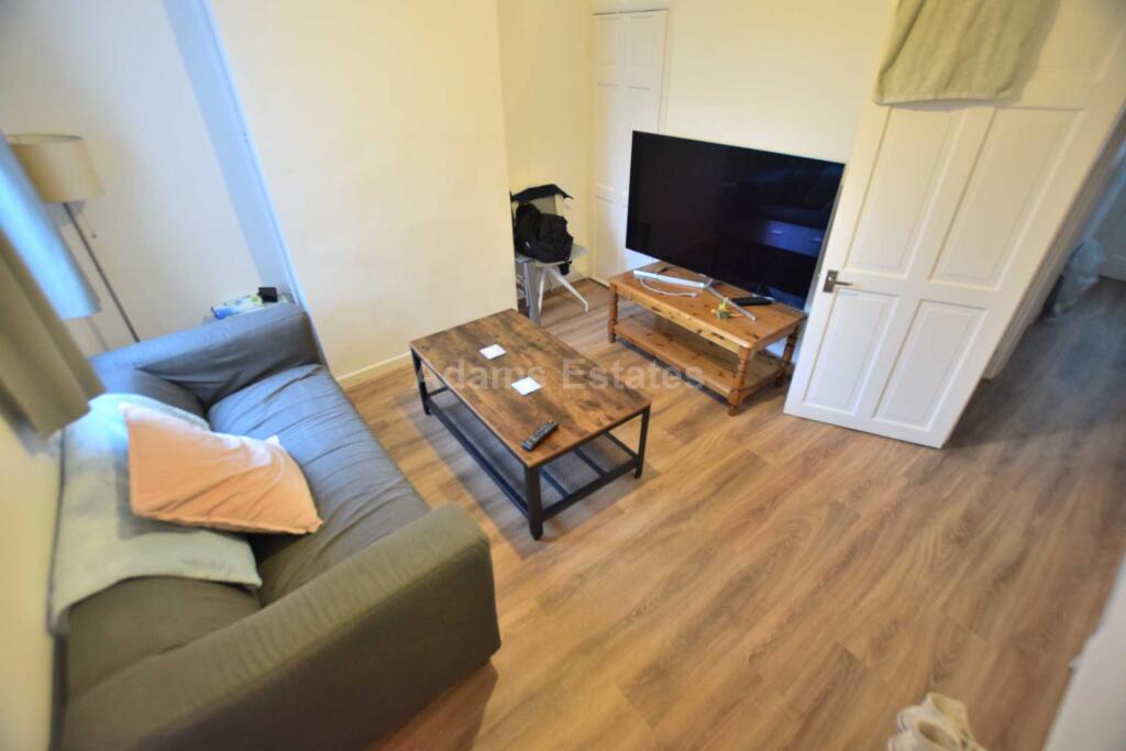 3 bed Mid Terraced House for rent in Reading. From Adams Estates - Reading