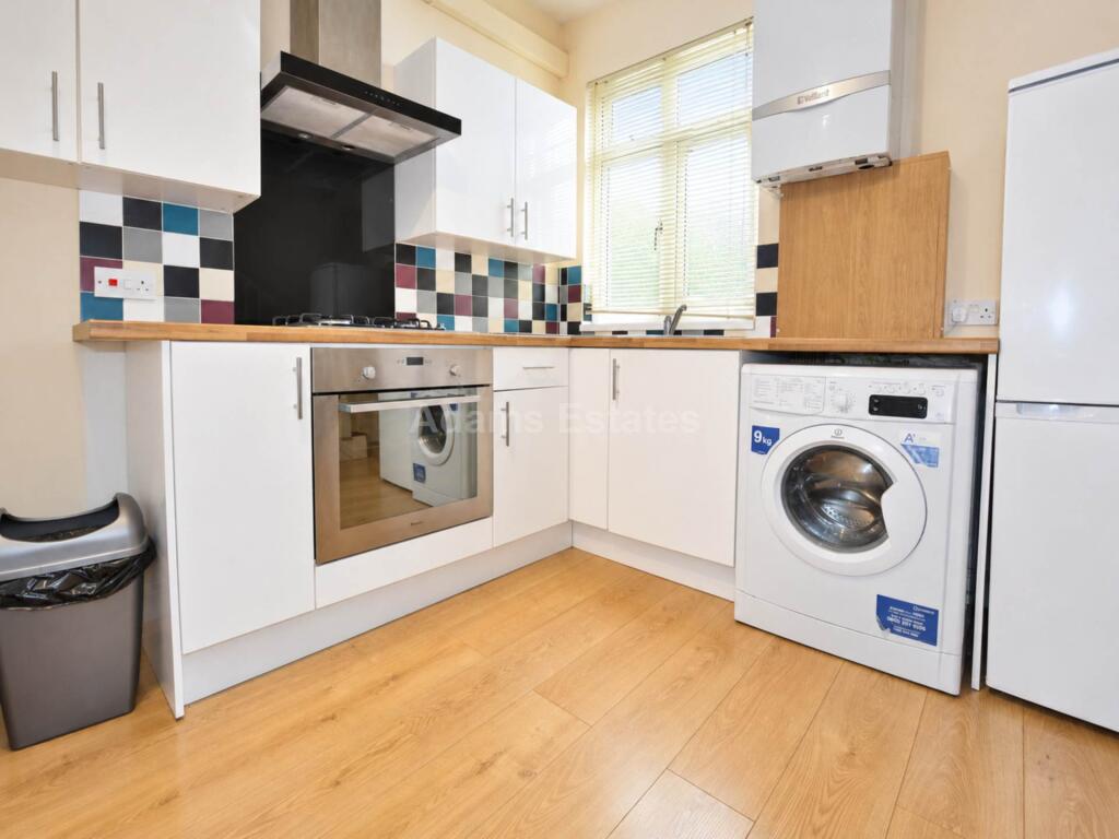 3 bed 1st Floor Flat for rent in Reading. From Adams Estates - Reading