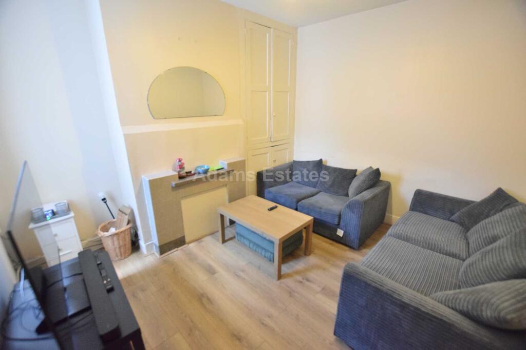4 bed Mid Terraced House for rent in Reading. From Adams Estates - Reading