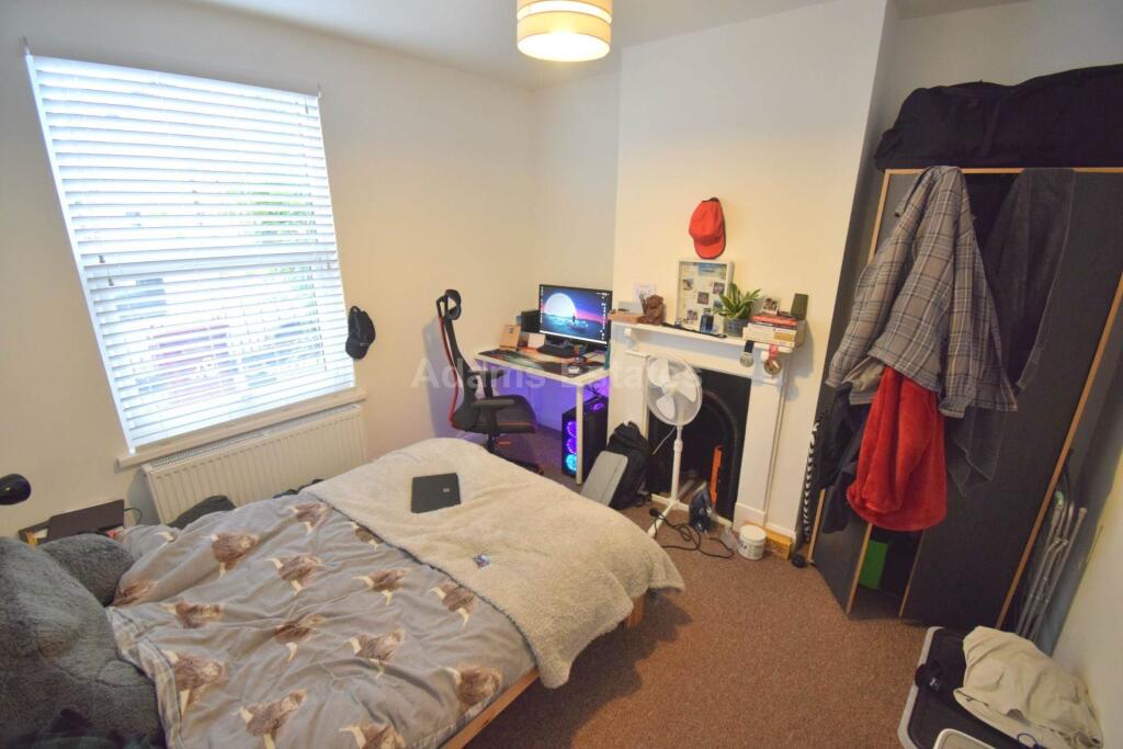 4 bed Mid Terraced House for rent in Reading. From Adams Estates - Reading