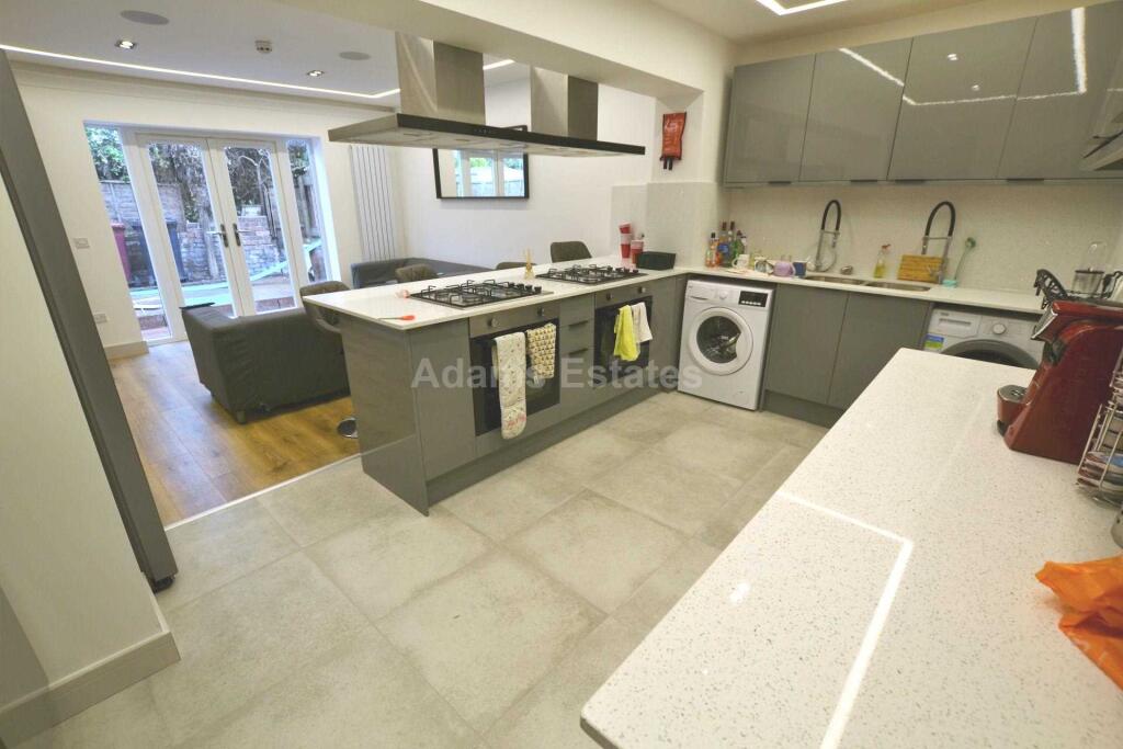 6 bed Mid Terraced House for rent in Reading. From Adams Estates - Reading