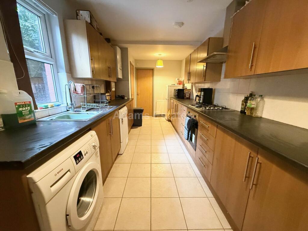 6 bed Mid Terraced House for rent in Reading. From Adams Estates - Reading