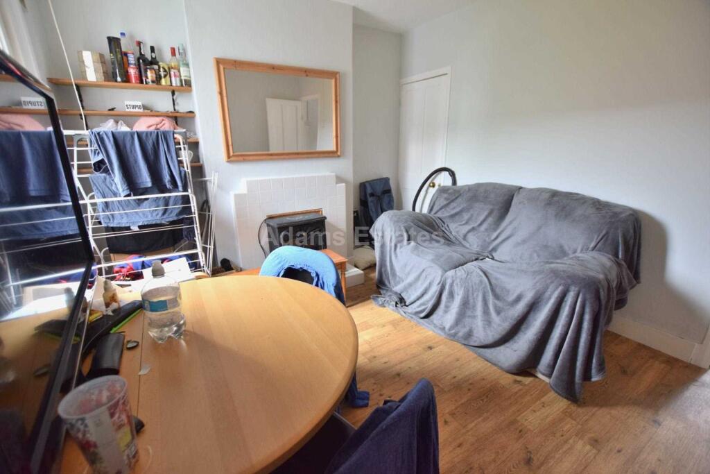 3 bed Mid Terraced House for rent in Reading. From Adams Estates - Reading