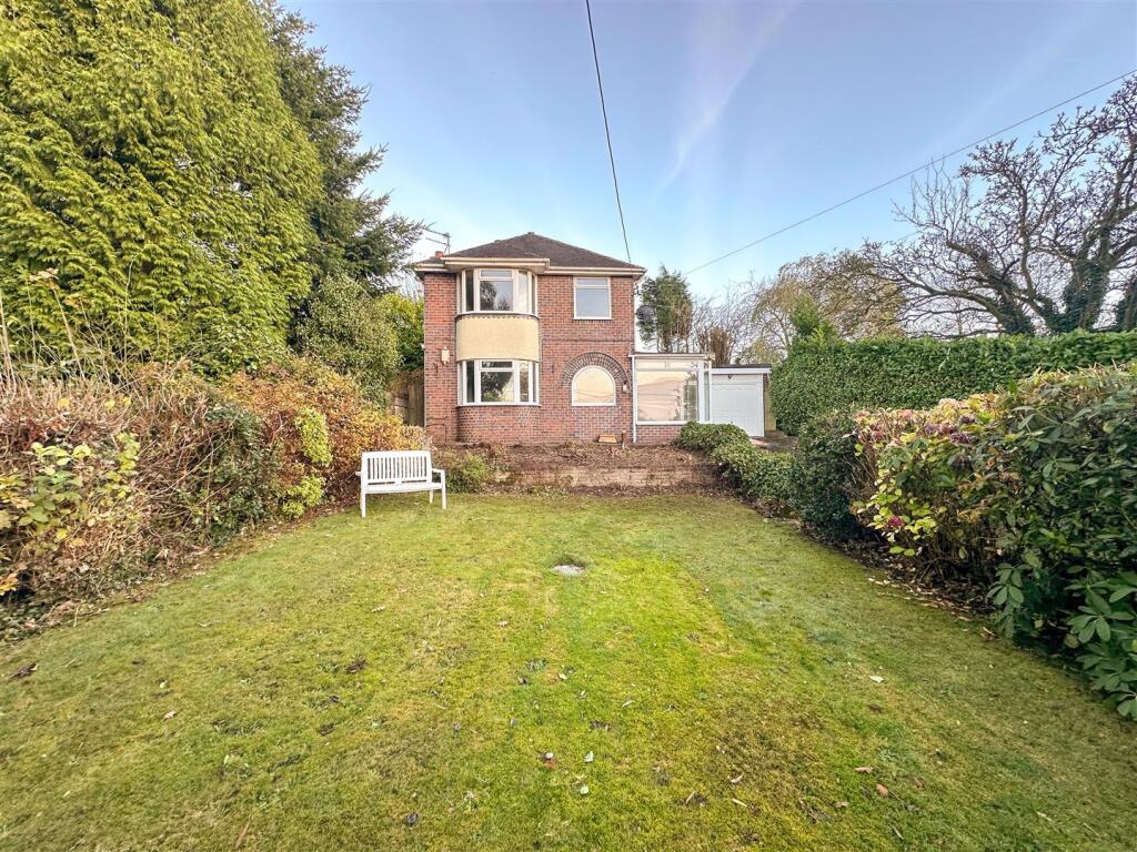 3 bed Detached for rent in The Bank. From Whittaker & Biggs - Biddulph