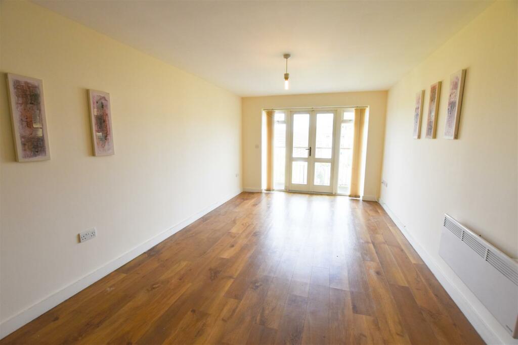 2 bed Apartment for rent in West Drayton. From CAMERON ESTATE AGENTS