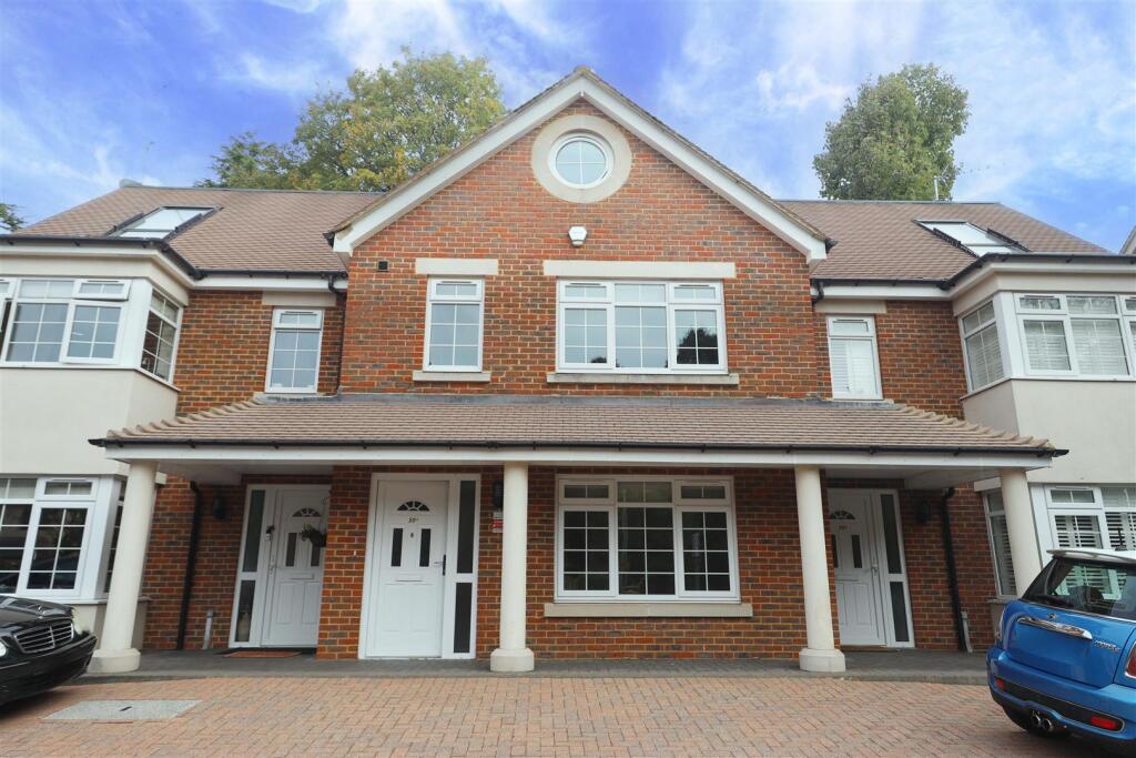 4 bed Mid Terraced House for rent in Northwood. From CAMERON ESTATE AGENTS