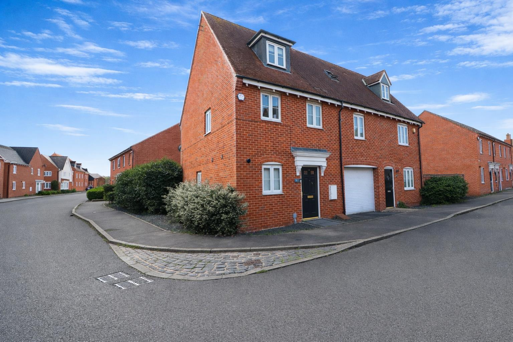 3 bed Detached for rent in Aylesbury. From CAMERON ESTATE AGENTS