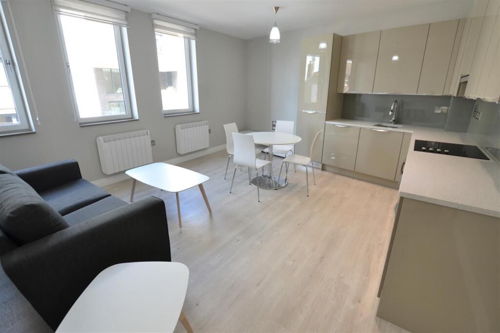 2 bed Apartment for rent in Yiewsley. From CAMERON ESTATE AGENTS