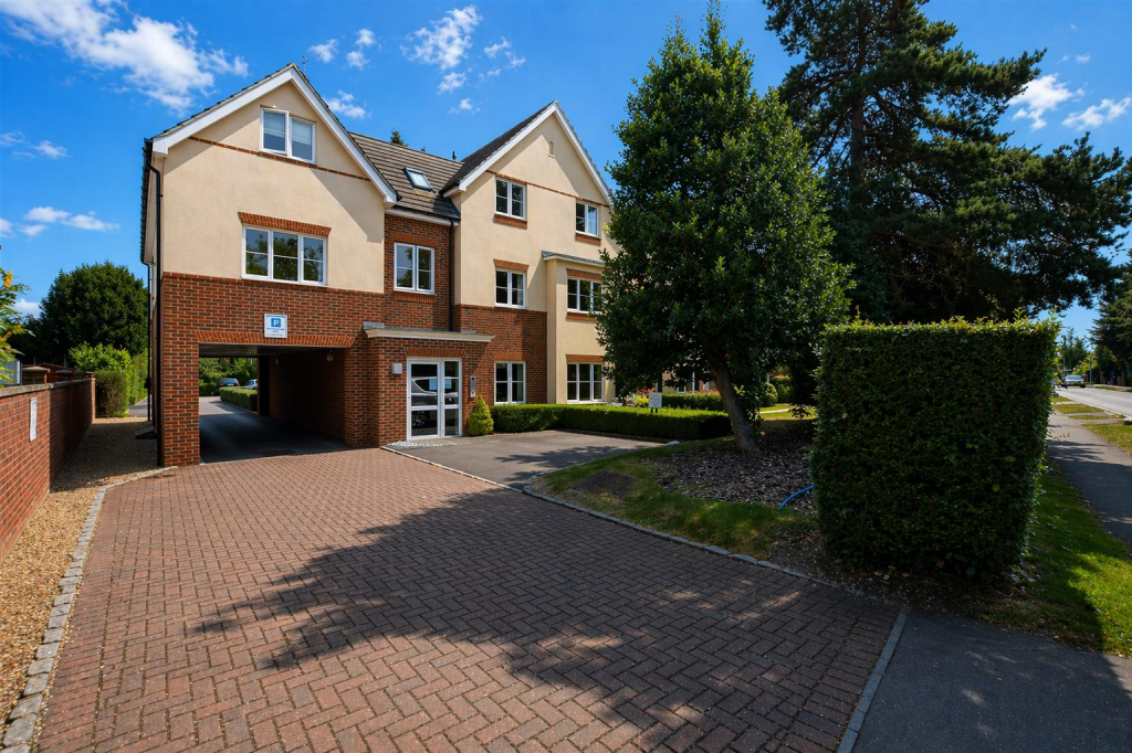 2 bed Apartment for rent in Uxbridge. From CAMERON ESTATE AGENTS