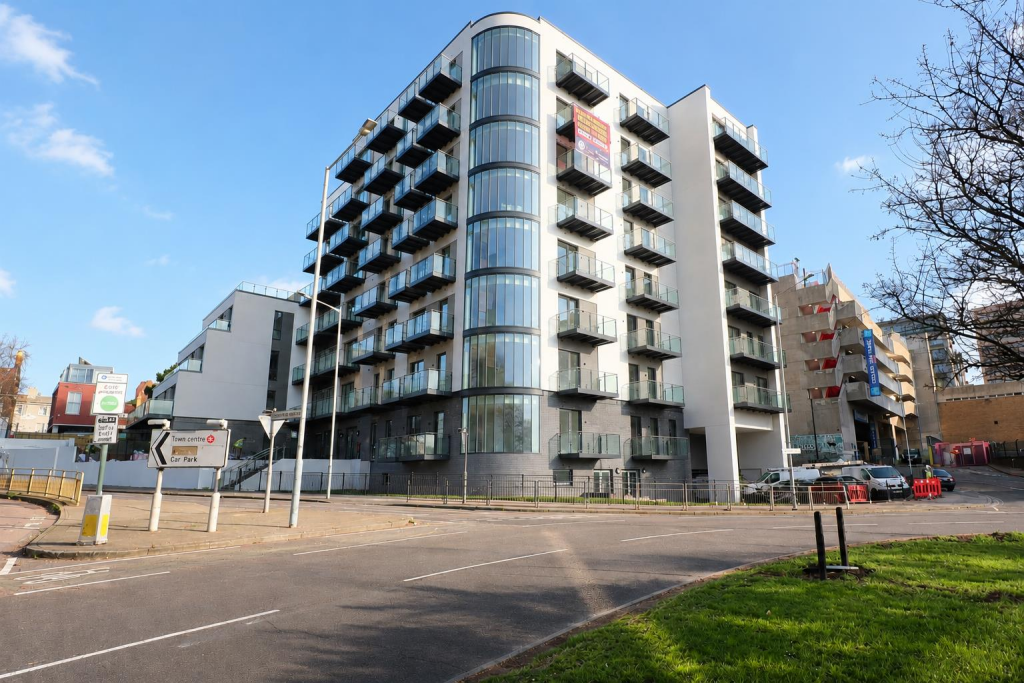 1 bed Apartment for rent in Uxbridge. From CAMERON ESTATE AGENTS
