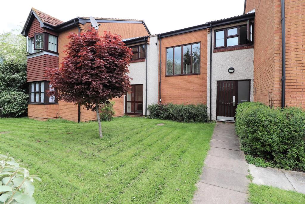 4 bed Studio for rent in Uxbridge. From CAMERON ESTATE AGENTS