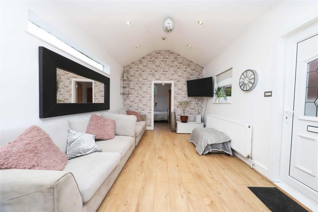 1 bed Annexe for rent in Uxbridge. From CAMERON ESTATE AGENTS 1 bed Annexe for rent in Uxbridge. From CAMERON ESTATE AGENTS