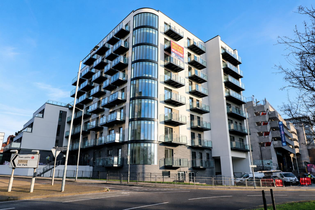 4 bed Apartment for rent in Uxbridge. From CAMERON ESTATE AGENTS