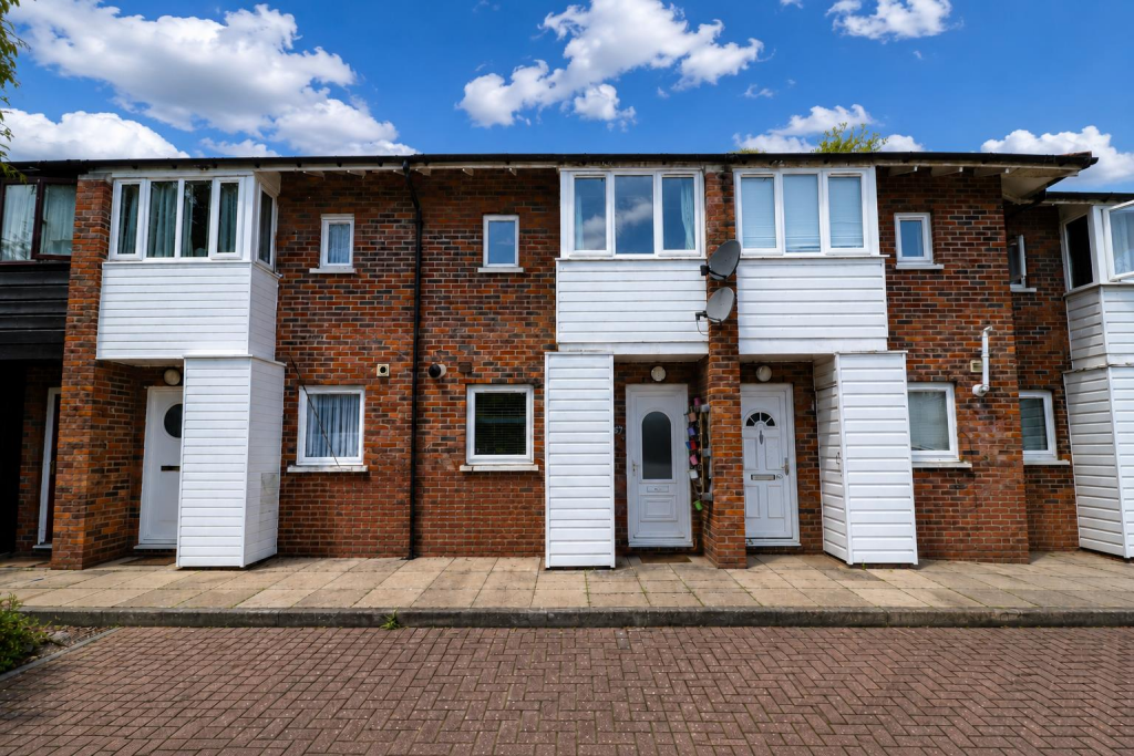 2 bed Mid Terraced House for rent in Uxbridge. From CAMERON ESTATE AGENTS 2 bed Mid Terraced House for rent in Uxbridge. From CAMERON ESTATE AGENTS