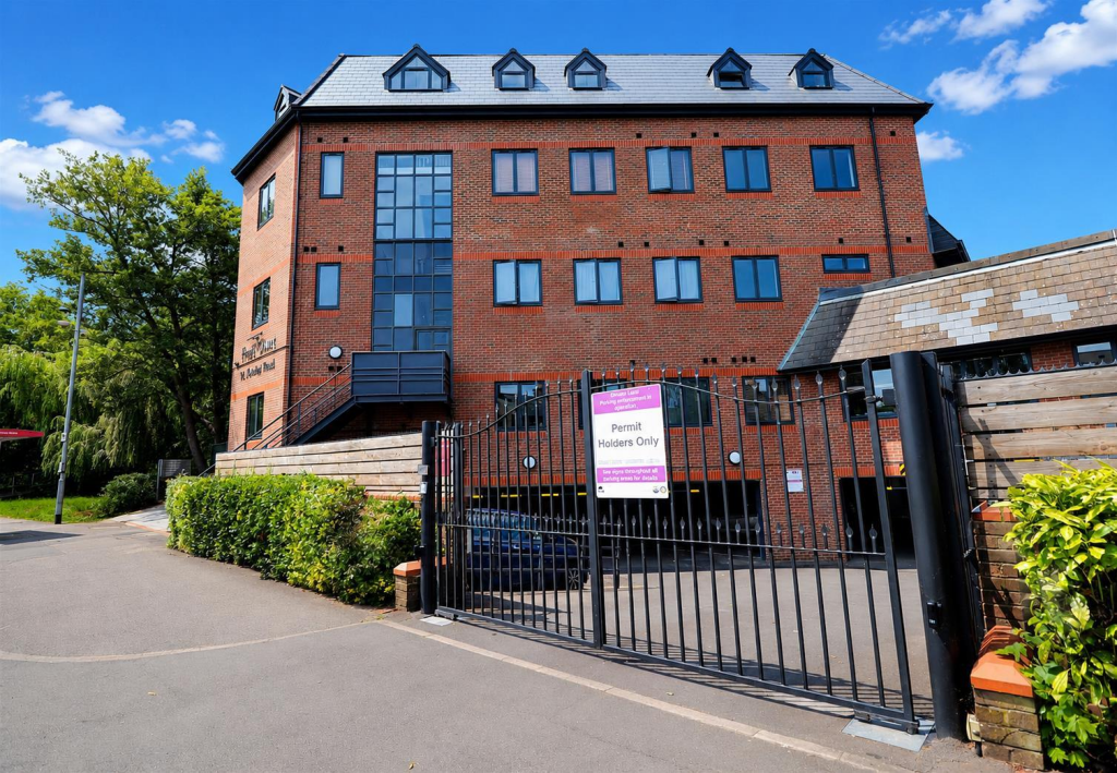 2 bed Apartment for rent in Uxbridge. From CAMERON ESTATE AGENTS