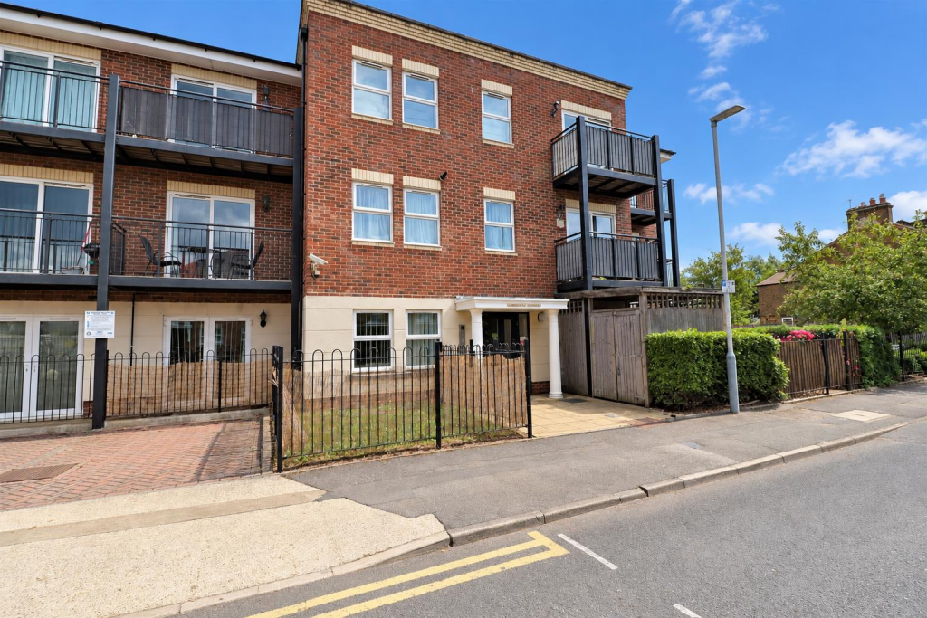 1 bed Apartment for rent in Uxbridge. From CAMERON ESTATE AGENTS