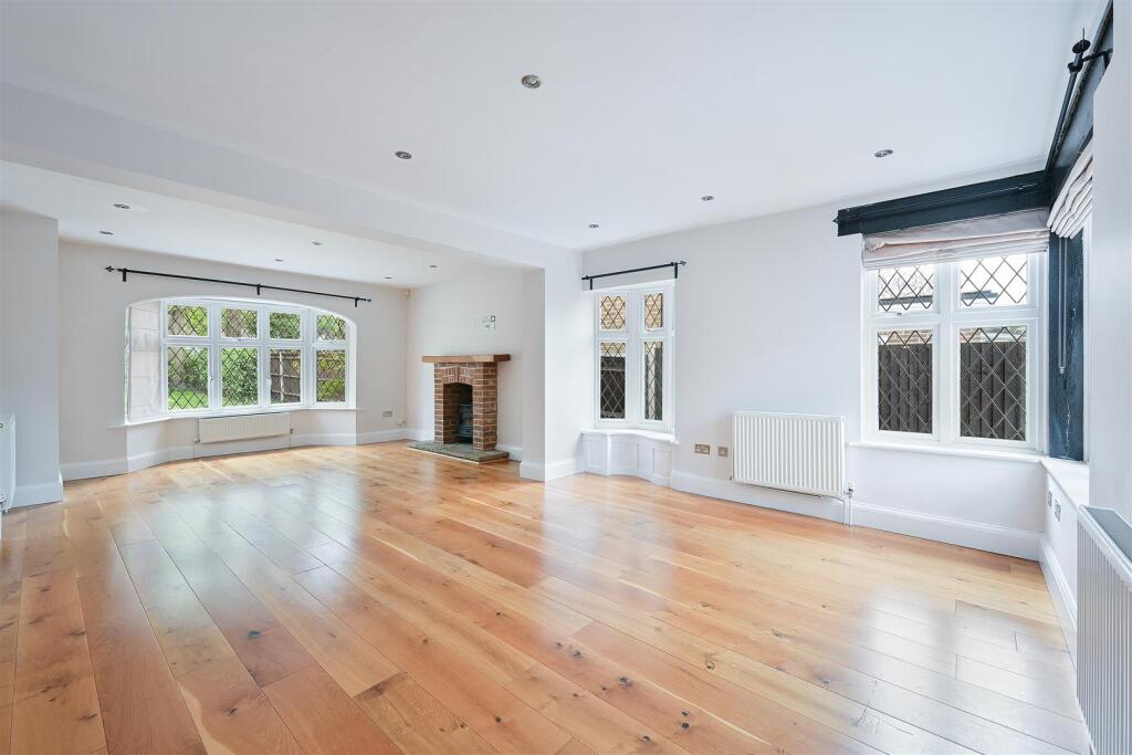 5 bed Detached for rent in Epsom. From Williams Harlow