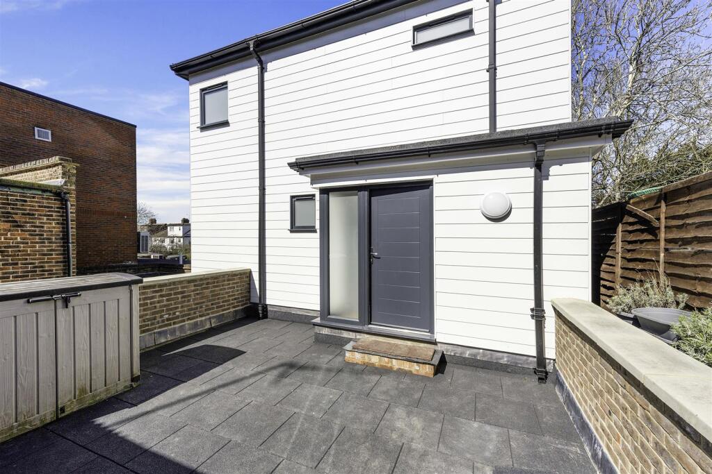 1 bed Apartment for rent in Banstead. From Williams Harlow